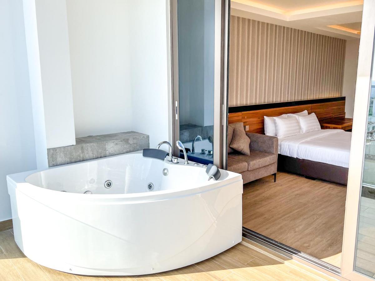 Triton Prestige Seaview And Spa Maafushi Exterior photo