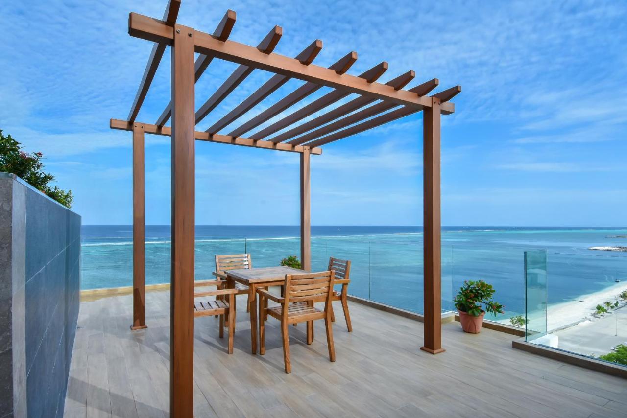 Triton Prestige Seaview And Spa Maafushi Exterior photo